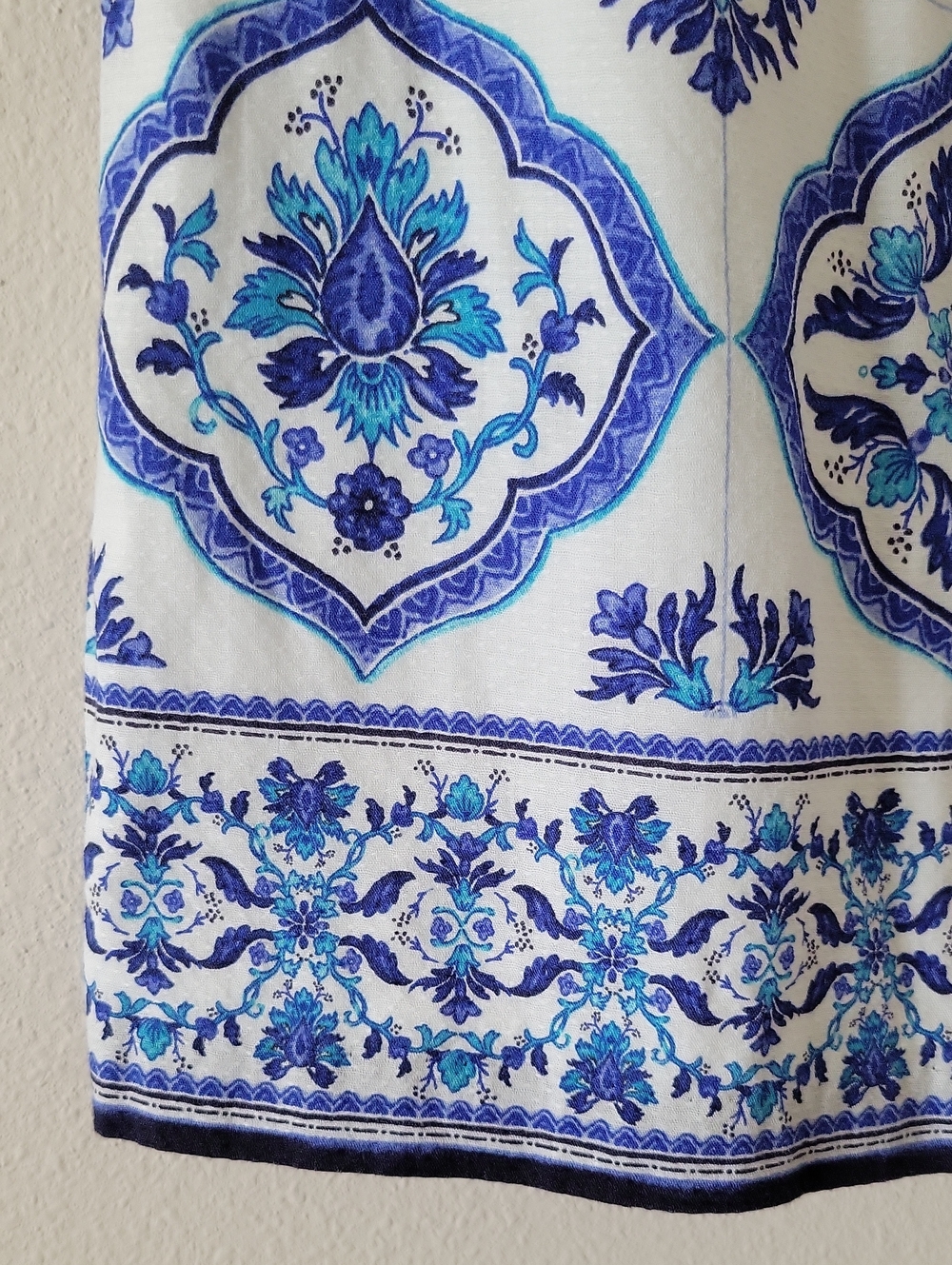 Talbots White Blue Medallion Tile Print Sleeveless Top Size 10 - Picture 3 of 7